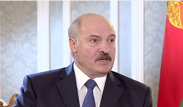 Лукашенко посоветовал украинцам смести олигархов 