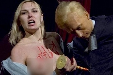 За надругательство над статуей Путина активистка FEMEN заплатит 6 тыс. евро 