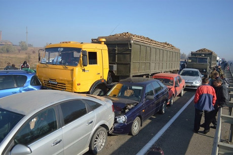 Авария на трассе Дон - столкнулось 50 машин Авария на трассе Дон - столкнулось 50 машин