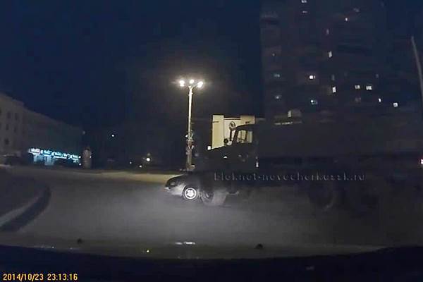 В Ростовской области военный тягач протаранил ВАЗ