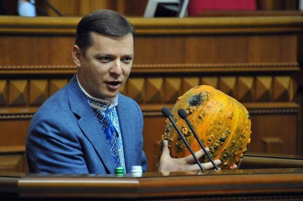 Украинского нардепа Олега Ляшко забросали яйцами 
