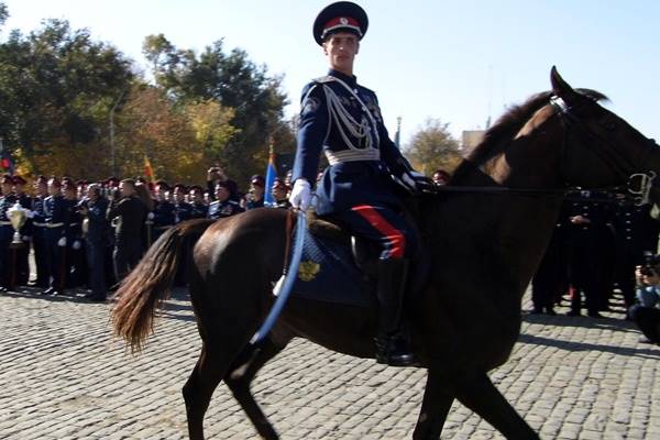 В Новочеркасске состоялся парад казачьих кадетских корпусов и училищ 