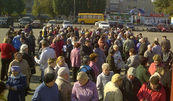 Под Воронежем более 500 человек на митинге потребовали отставки главы района 