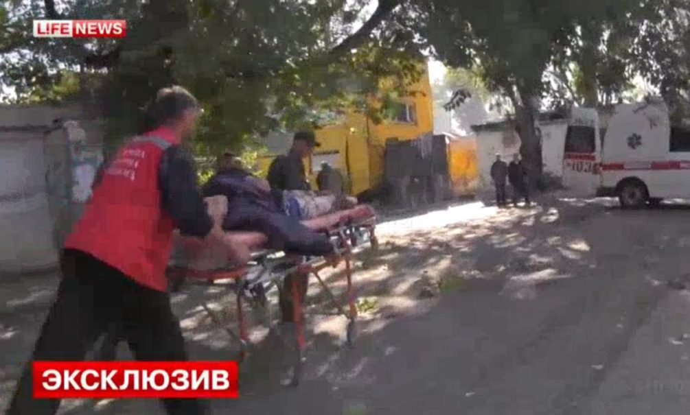 В Донецке снаряды попали в маршрутку и школу  - есть убитые 