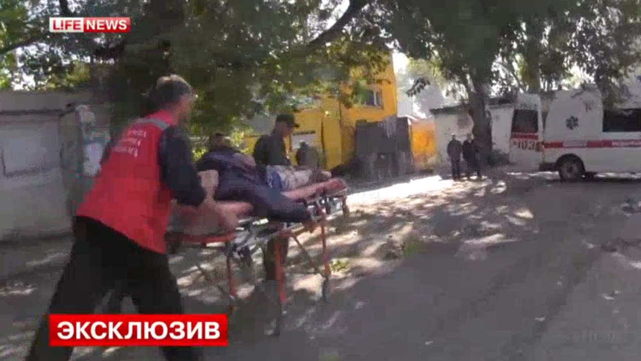 В Донецке снаряды попали в маршрутку и школу  - есть убитые 