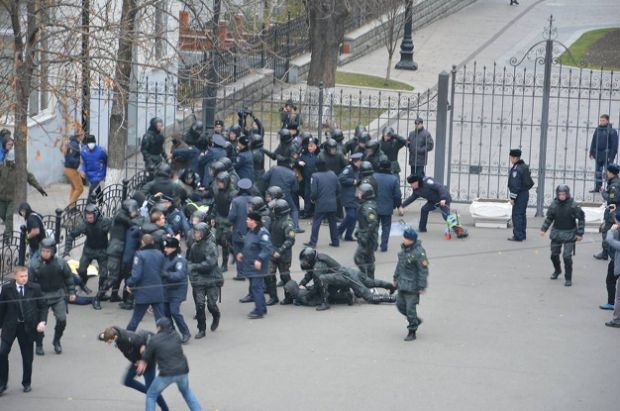 В Киеве под администрацией президента - снова беспорядки 