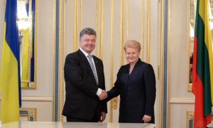Порошенко согласился провести референдум о вступлении Украины в НАТО