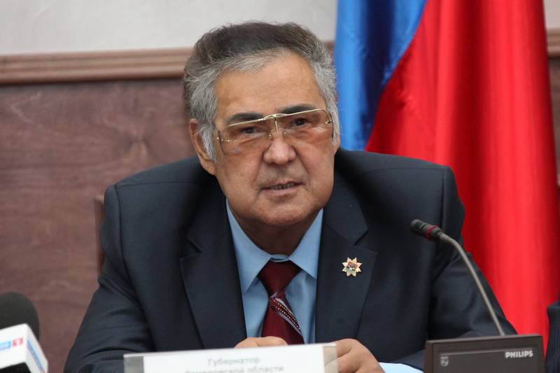 Аман Тулеев предложил переодеть чиновников в йети 