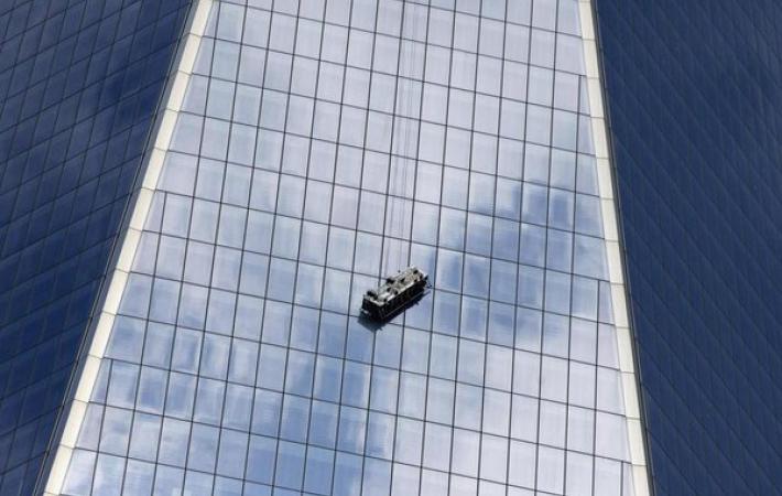 В Нью-Йорке мойщиков окон сняли с 69 этажа пожарные 
