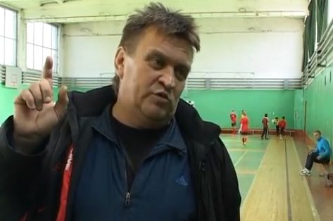 Уральский тренер по футболу стал звездой Интернета