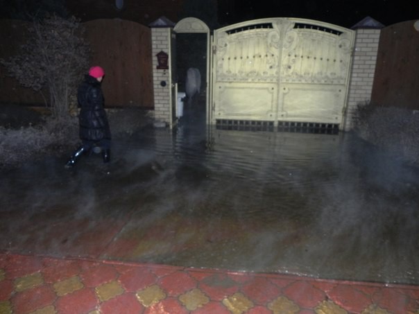 В Твери авария на водопроводе перешла в потоп 