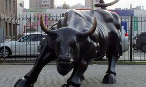 В Воронеже появился памятник американскому быку с Уолл-стрит
