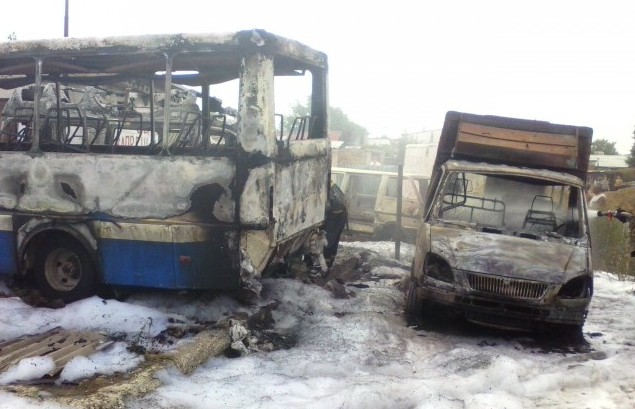 2 человека погибли, 8 ранены при обстреле автобуса в Донецке