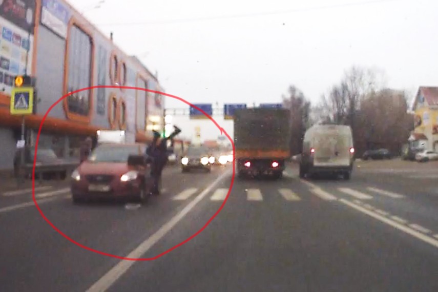 В Новой Москве водитель сбил на переходе школьницу и скрылся