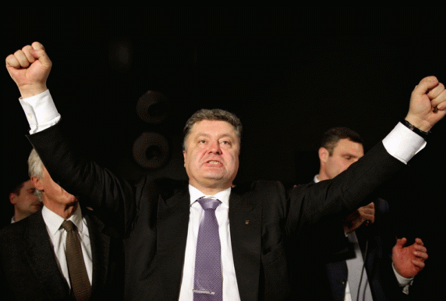Майдановцы встретили Порошенко криками Майдановцы встретили Порошенко криками