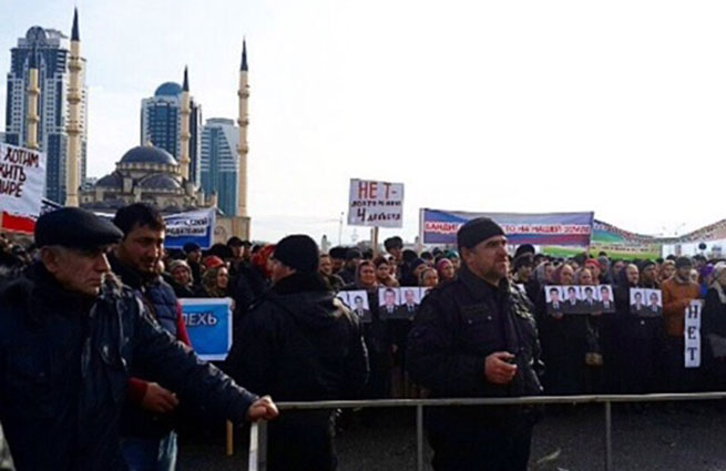 В Грозном проходит митинг против терроризма 