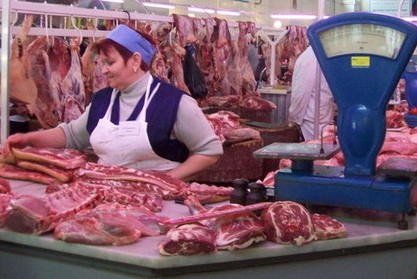 Рада разрешила продажу мяса и молока на рынках