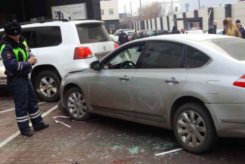 Лихач устроил погром во дворе бизнес-центра в Москве 