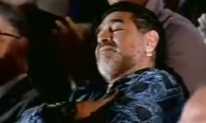 Марадона заснул во время речи Мадуро в Венесуэле