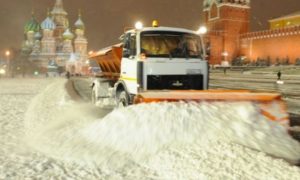 Более 10 тысяч снегоуборочных машин вышли на улицы Москвы