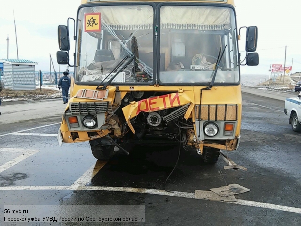 Автобус со школьниками опрокинулся под Москвой, есть пострадавшие 