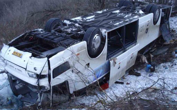 Два человека погибли в аварии автобуса под Красноярском 