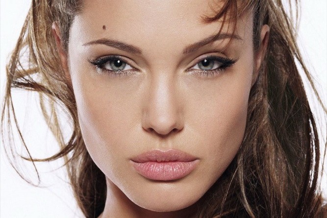 Анджелина Джоли чуть не погибла 
