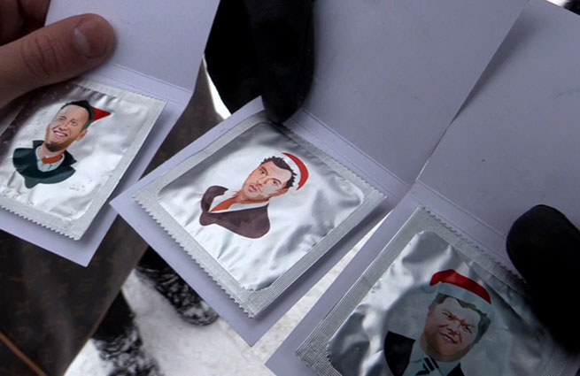 В Москве раздали презервативы с портретом Макаревича 
