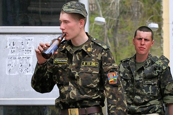 Украинским бойцам в Донбассе запретили пьянствовать 
