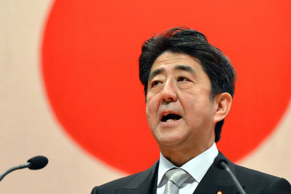 Премьер Японии распустил правительство 