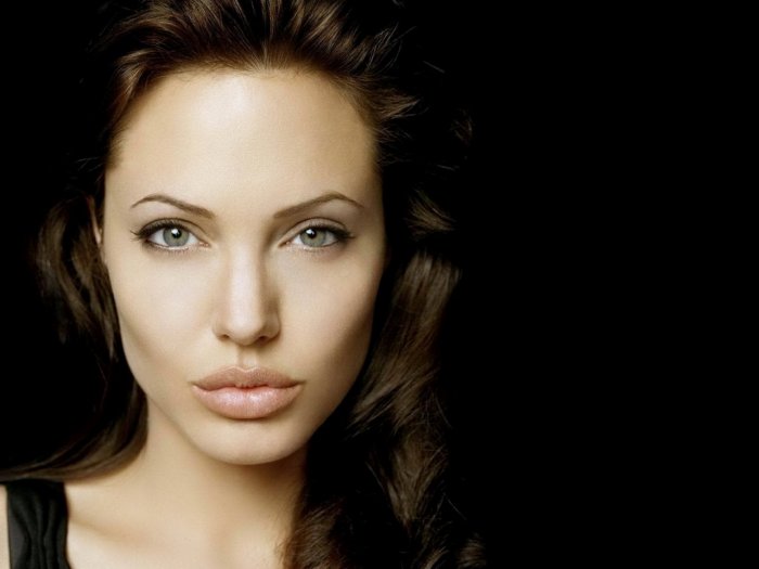 Анджелина Джоли выступает против «Исламского государства» 