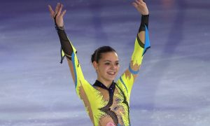 Аделина Сотникова впервые после травмы вышла на лед