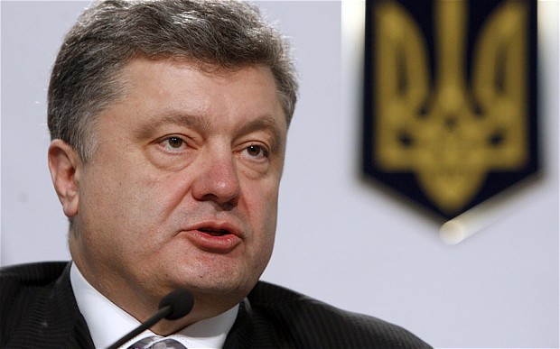 Порошенко ужесточил правила выезда из Украины 