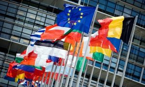 Европарламент настаивает на введении санкций в ядерном и финансовом секторах