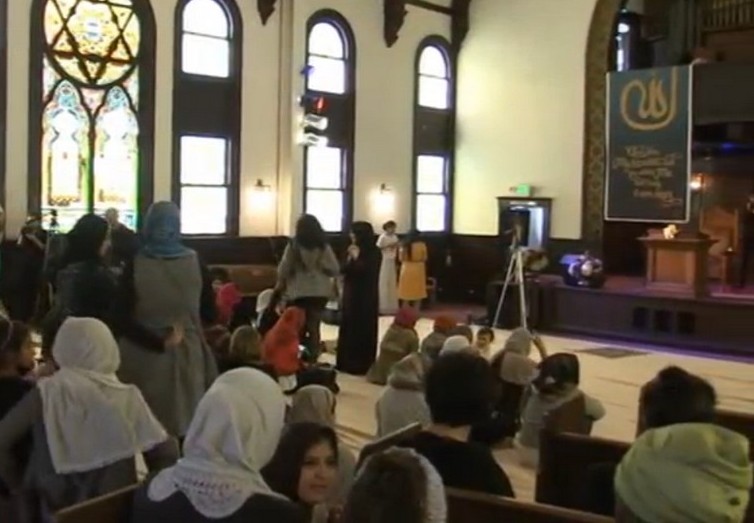 В США открыли первую женскую мечеть 