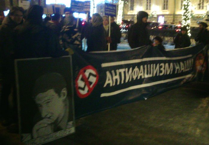 Шествие в память Маркелова и Бабуровой началось в Москве