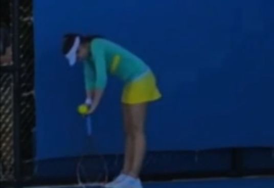 Теннисистку из США стошнило во время матча Australian Open