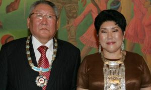 Глава Якутии подарил жене на день рождения почетное звание