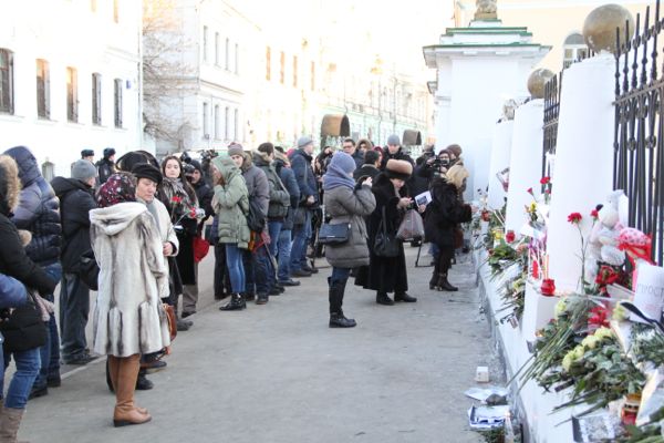 В Москве проходит акция в память о погибших в Гюмри 