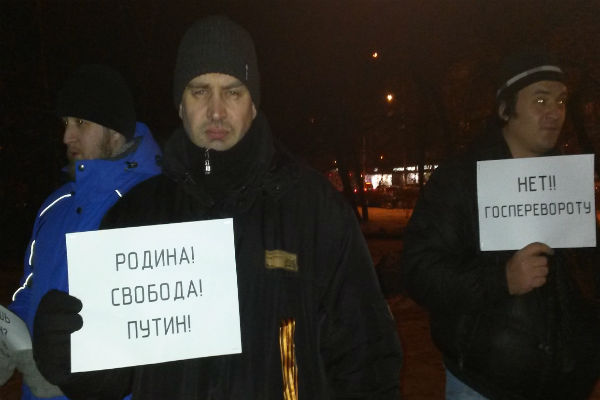 На Манежной полощади завершился митинг сторонников Навального 