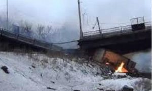Ополченцы взорвали мост через Северский Донец