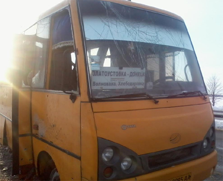 Под Донецком обстреляли пассажирский автобус, погибло много людей 