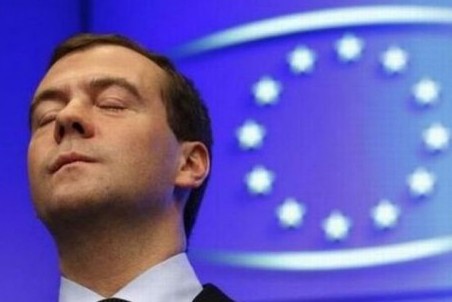 Госдума отказалась лишить Медведева неприкосновенности 
