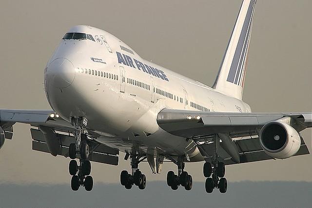 В Екатеринбурге готовится сесть борт Air France с отказавшим двигателем 