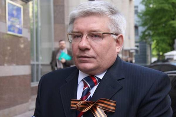 Известный политик выбросился из окна 17-го этажа в Киеве 