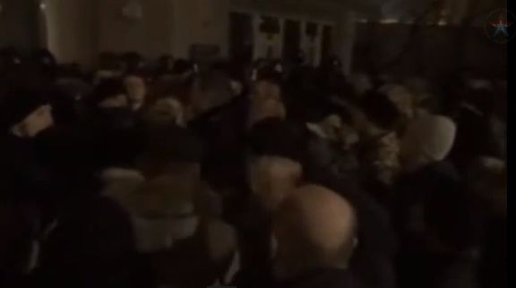 В Киеве штурмуют администрацию президента 