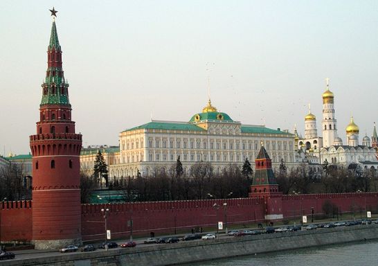 Зарплаты в Кремле сократят на 10 процентов 