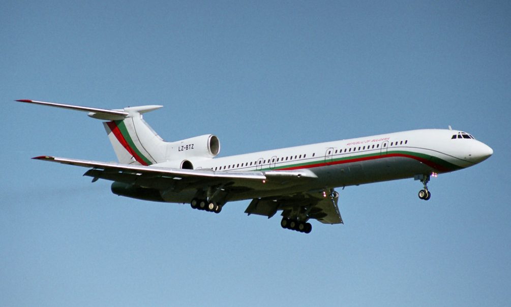 Самолет премьера Болгарии не может приземлиться в Софии из-за проблемы с шасси 