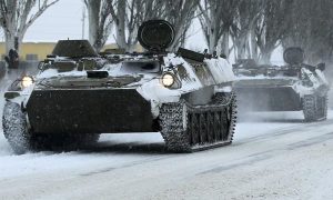 На Донбассе зафиксировали много необозначенных военных конвоев