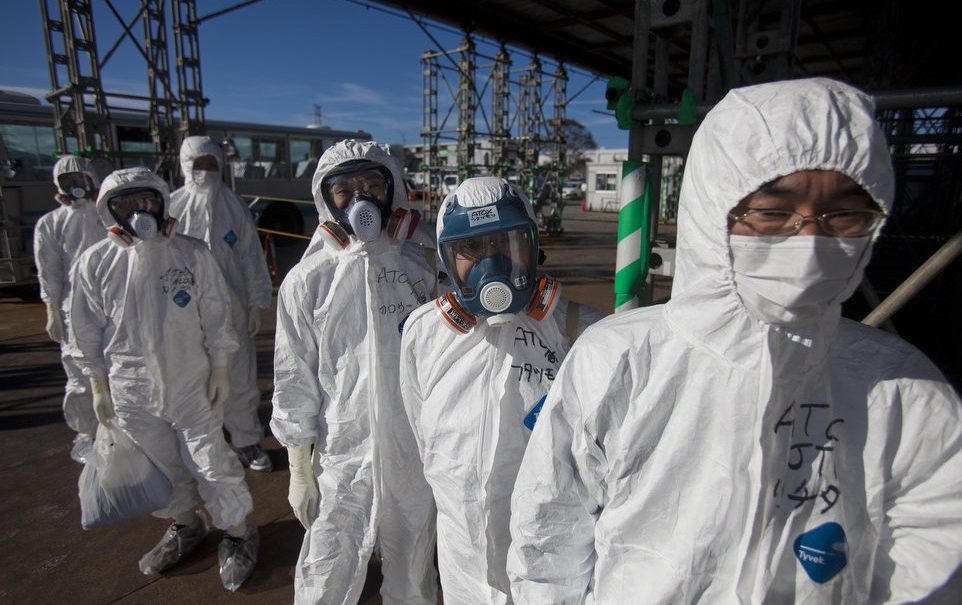 515 кг радиоактивного мусора с Фукусимы выбросили во дворе жилого дома 